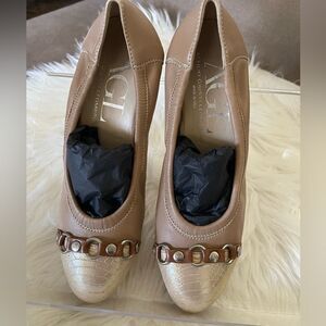 AGL Atillio Giusti Leombruni beige leather shoes pumps sz 8 (39.5) made in Italy